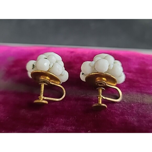 Western Germany White Floral Screwback Earrings Vintage - Picture 5 of 10